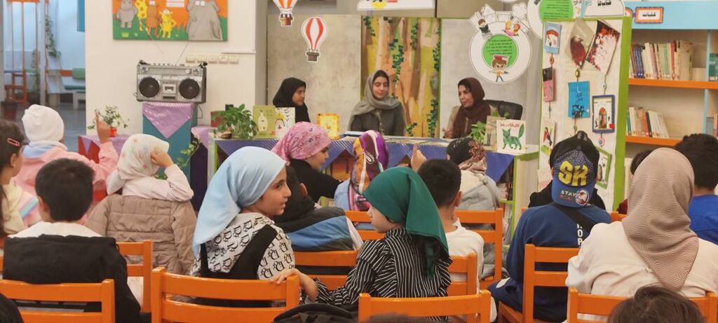 1374739-1 «دیدار صمیمی کودکان و نوجوانان مرکز ۲ با افسانه شعباننژاد در هفته کتاب و کتابخوانی»