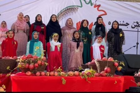 اجرای به‌یادماندنی گروه سرود مرکز پاوه در جشن انار