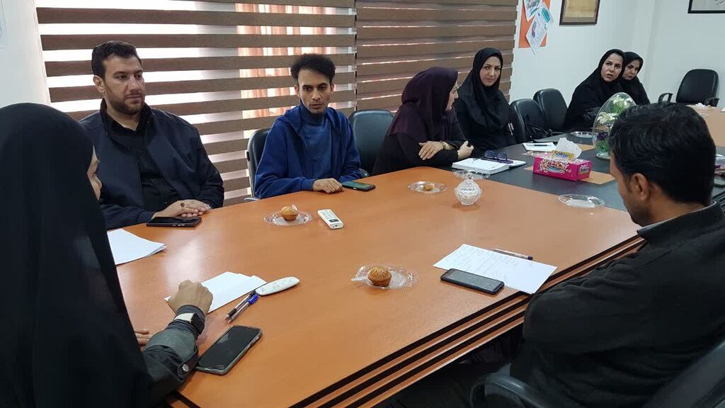 1374851-1 نشست نقدی بر پیشبینی کتاب کار "حال خوش زندگی" در کانون کرمانشاه