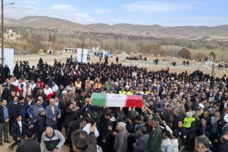 مربیان و کانون‌یاران مرکز کنگاور در مراسم تشییع شهید گمنام حاضر شدند