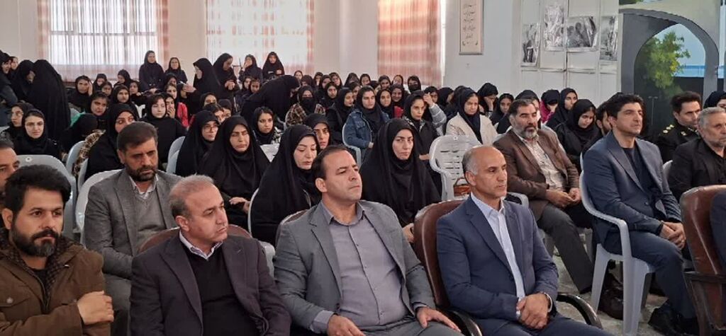 1374867-1 زنگ ایثار و مقاومت در دبیرستان عفاف سنقر نواخته شد