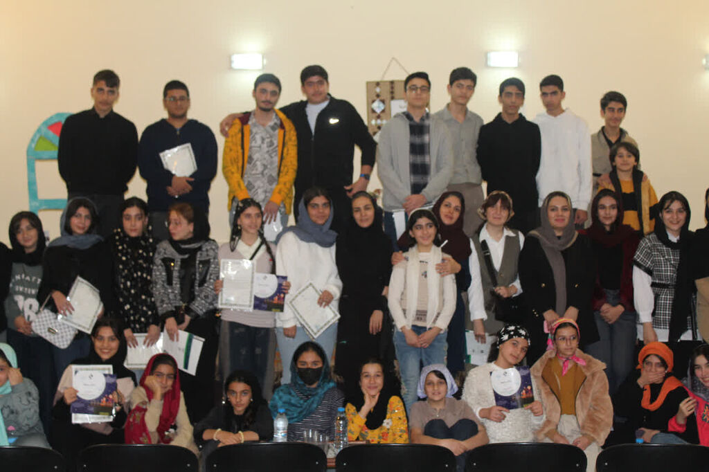 1374888-1 تجلیل از کتابخوانان کودک و نوجوان در ویژهبرنامه مشترک مراکز مهاباد