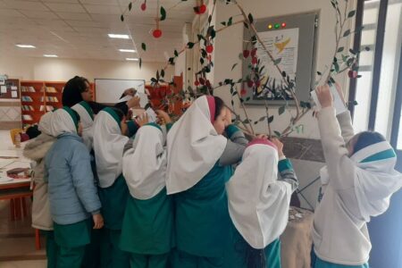 آرزوهای نوخوان‌ها بر شاخه‌های درخت امید مرکز شماره ۱۴ کانون کرمانشاه