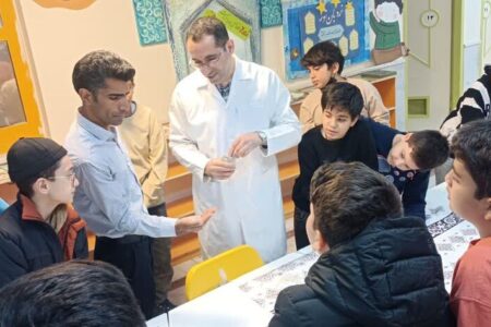 دانش‌آموزان کرمانشاهی، در کانون با معجزه آب‌گریزی نانوسیلیس آشنا شدند