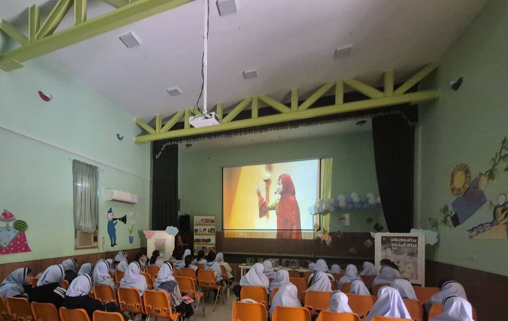 کارگاه قصه‌گویی کانون مرکز لامرد با حضور ۱۰۰ دانش‌آموز برگزار شد