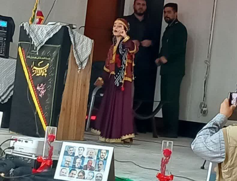 1375316 امام جمعه کرندغرب از عضو کودک هنرمند کانون تجلیل کرد