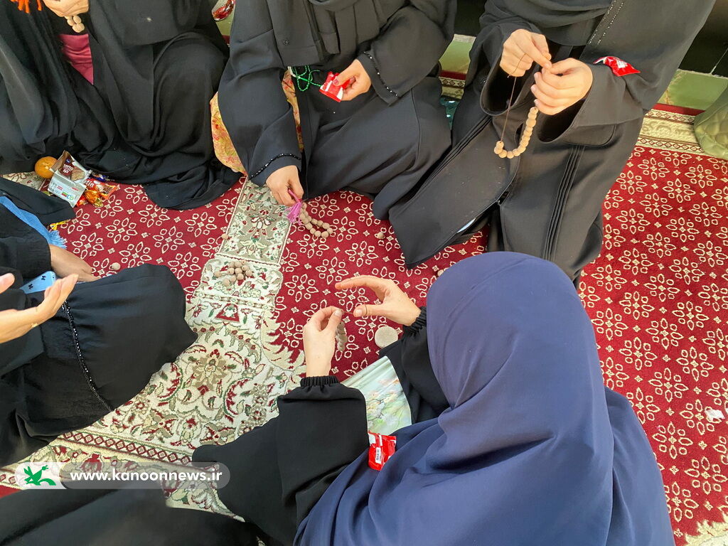 1375323 برگزاری پویش «تسبیح» در اردوی بروناستانی اعضای مرکز نخل تقی