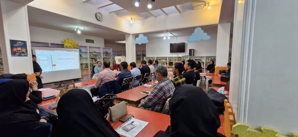 1375355 آموزش خوانش متون برای توانمند سازی مربیان کانون