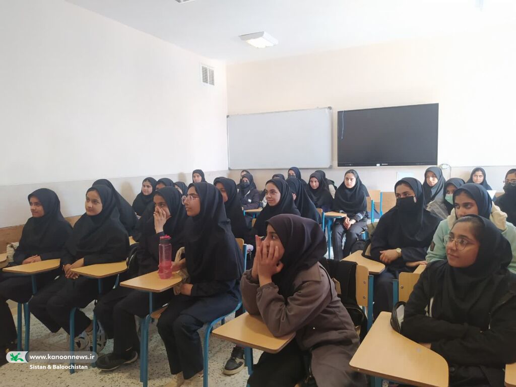 1375389 برگزاری کارگاه آشنایی با شعر کلاسیک و نو برای کودکان و نوجوانان در کانون سیستان و بلوچستان