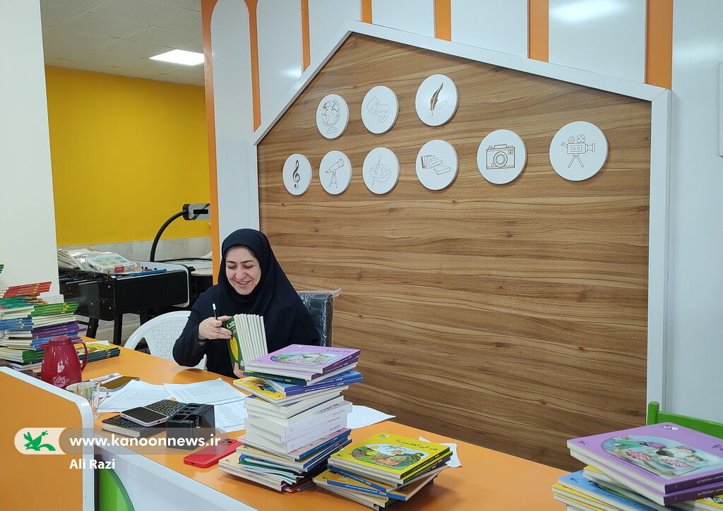 1375394 ۴ هزار جلد کتاب و سرگرمی در راه مراکز فرهنگیهنری کانون استان بوشهر