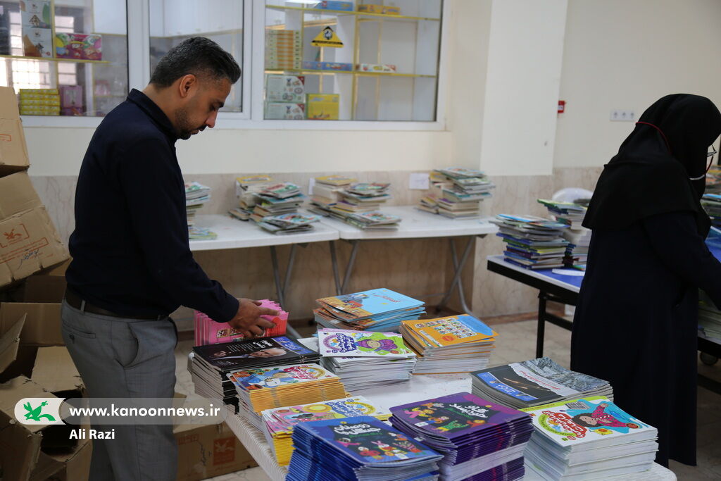 1375395 ۴ هزار جلد کتاب و سرگرمی در راه مراکز فرهنگیهنری کانون استان بوشهر