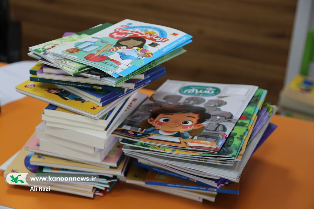 1375400 ۴ هزار جلد کتاب و سرگرمی در راه مراکز فرهنگیهنری کانون استان بوشهر