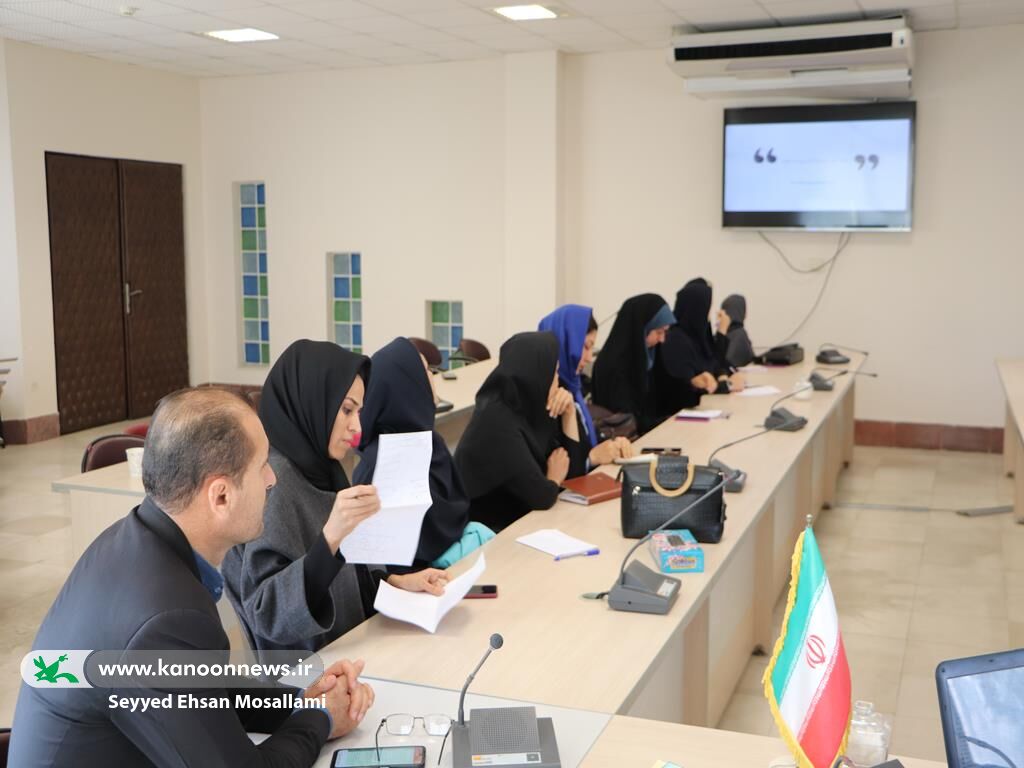 1375451 نقش «هندسهی اجرا» در قصهگویی برای مربیان گلستانی تدریس شد