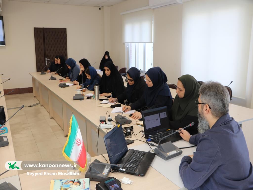 1375459 نقش «هندسهی اجرا» در قصهگویی برای مربیان گلستانی تدریس شد