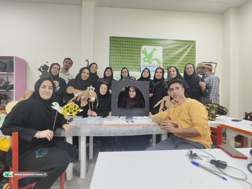 1375509 معتقدم هر عروسک سایه، دریچهای به دنیایی از تخیلات بیکران است