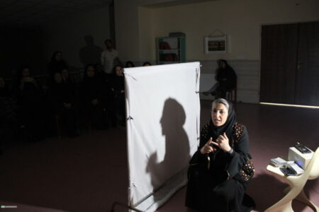 معتقدم هر عروسک سایه، دریچه‌ای به دنیایی از تخیلات بیکران است