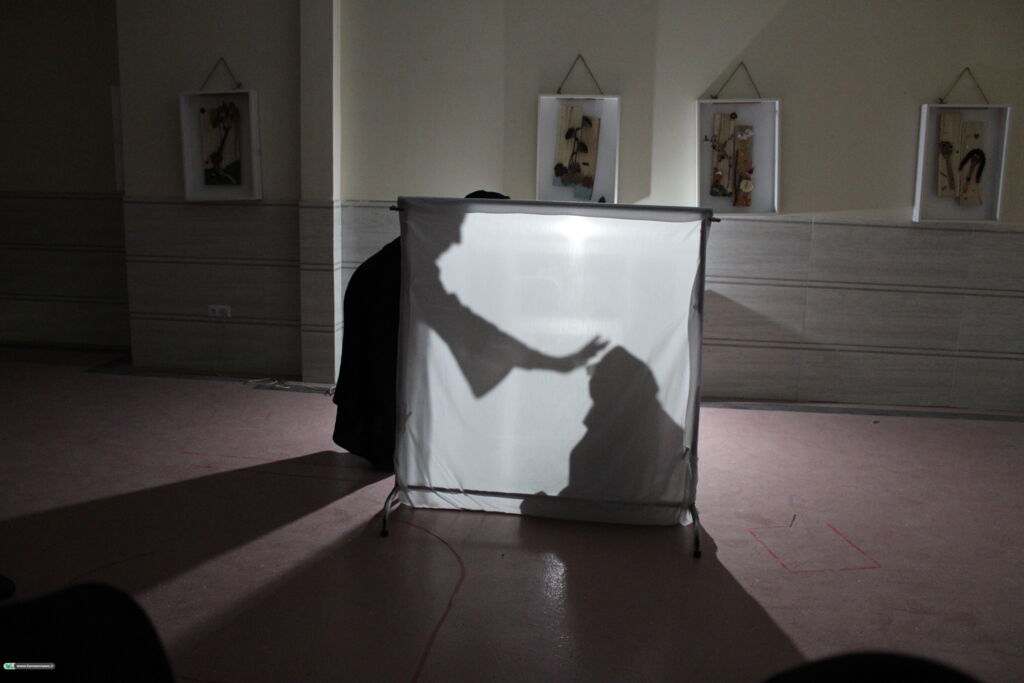 1375524 معتقدم هر عروسک سایه، دریچهای به دنیایی از تخیلات بیکران است