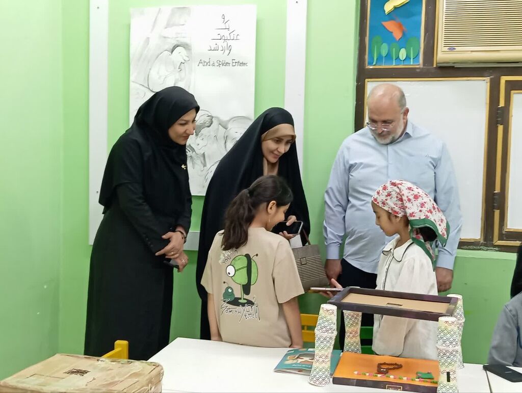 1375643-1 بازدید معاون فرهنگی کانون از مرکز فراگیر بندرعباس