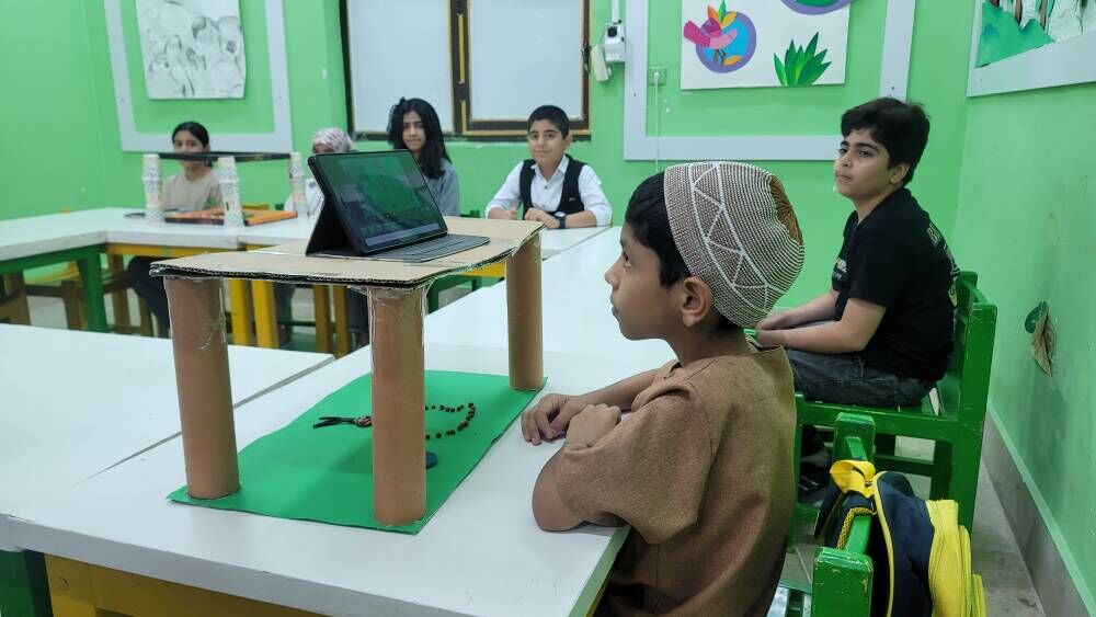 1375646-1 بازدید معاون فرهنگی کانون از مرکز فراگیر بندرعباس