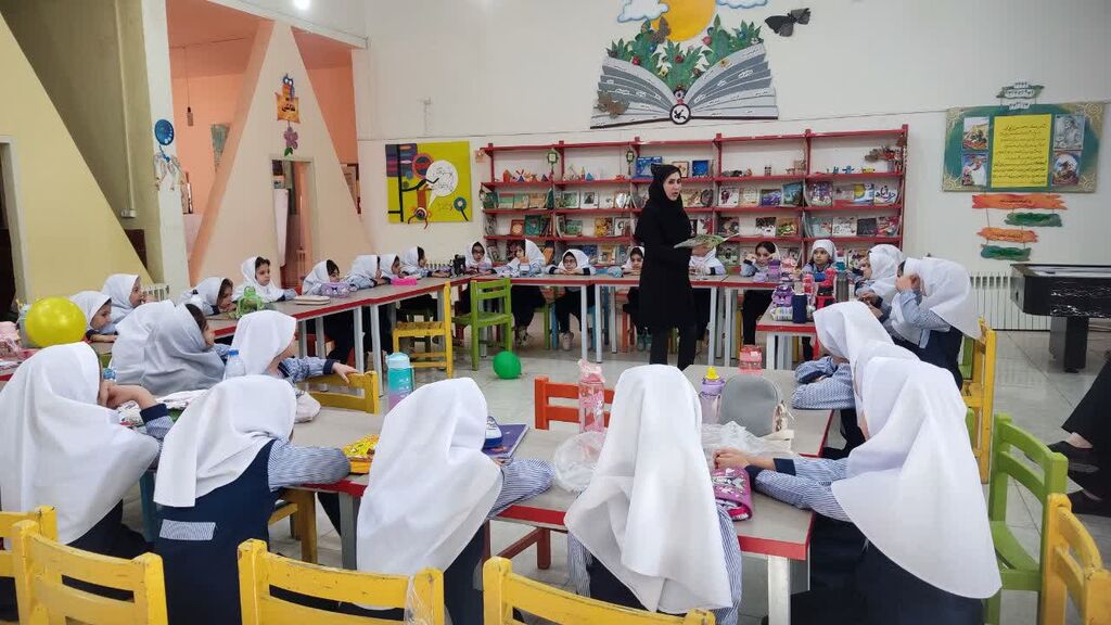 1375748-1 یک شنبه های قصه گویی درمراکز کانون استان ایلام