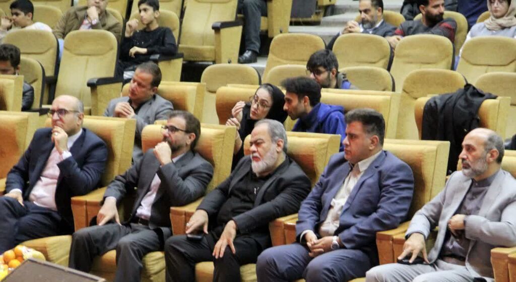 1375851-1 آیین پایانی جشنوارههای تئاتر استانهای کشور در کرمانشاه برگزار شد