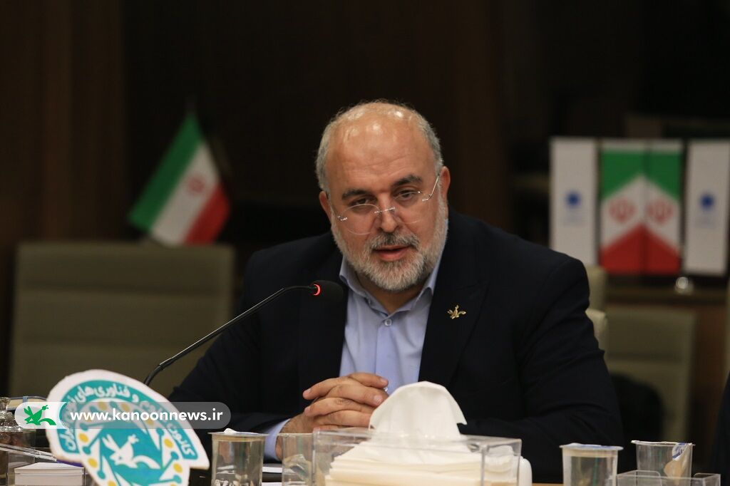 1375860-1 تأکید بر همدلی، آموزش و توسعه فرهنگی در کانون