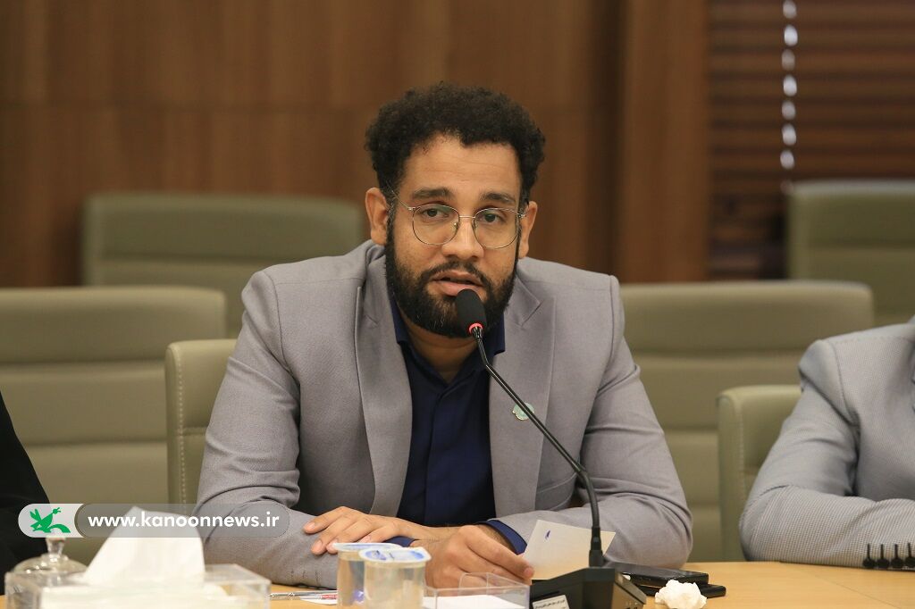 1375862-1 تأکید بر همدلی، آموزش و توسعه فرهنگی در کانون