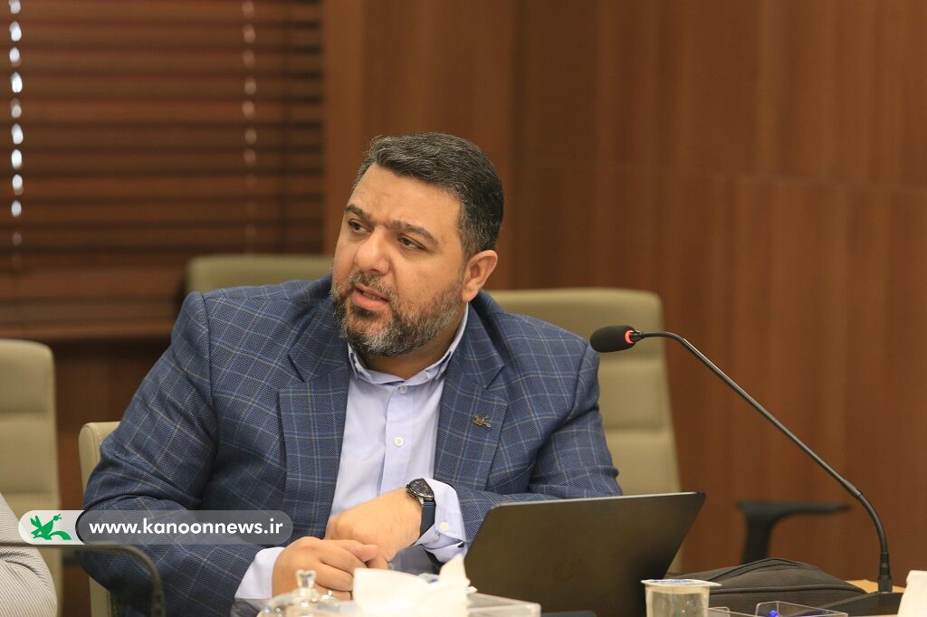 1375863-1 تأکید بر همدلی، آموزش و توسعه فرهنگی در کانون