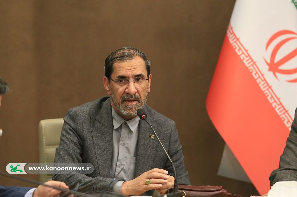 1375864-1 تأکید بر همدلی، آموزش و توسعه فرهنگی در کانون