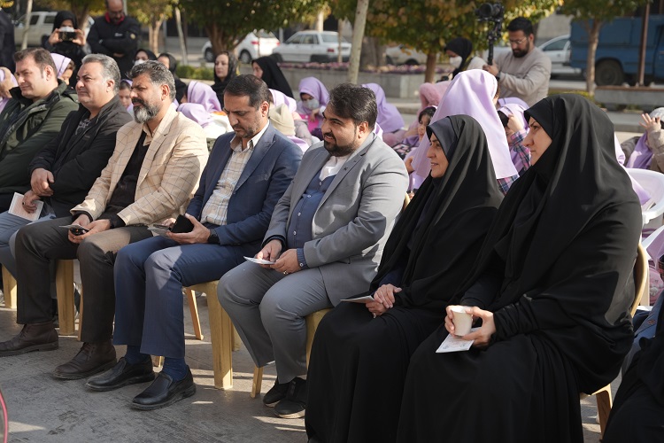 1375963-1 زیبایی پاییز با آیین گشایش جشنوارهی برگریزان کانون رقم خورد