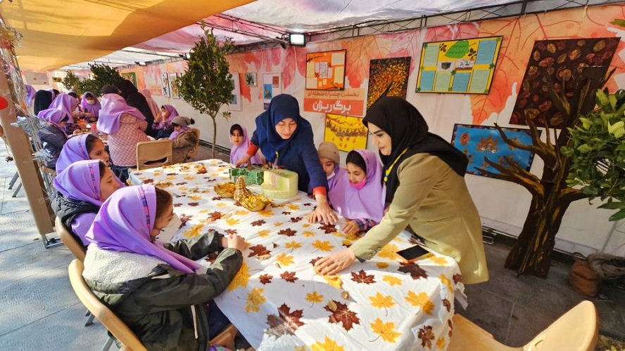 1375965-1 زیبایی پاییز با آیین گشایش جشنوارهی برگریزان کانون رقم خورد