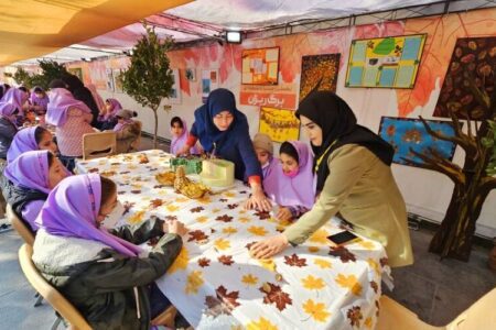 جلوه‌گری جشنواره برگ‌ریزان پاییزی درگذر چهارباغ اصفهان