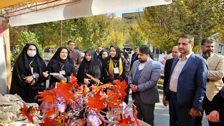 1375966-1 زیبایی پاییز با آیین گشایش جشنوارهی برگریزان کانون رقم خورد