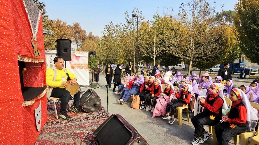 1375967-1 زیبایی پاییز با آیین گشایش جشنوارهی برگریزان کانون رقم خورد