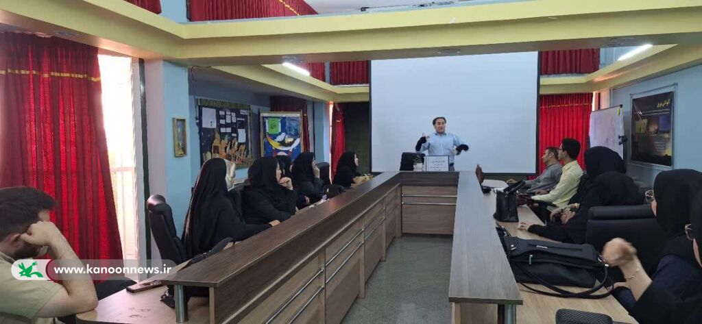 1377307 معلمان مدارس استثنایی استان زنجان با اصول قصه گویی آشنا شدند