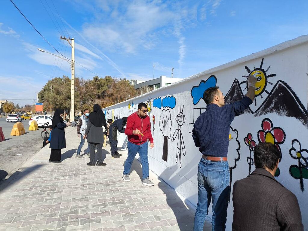 1377323 دیوار ۴۷ در آباده به بستر خلاقیت و مشارکت کودکان و نوجوانان با نیازهای ویژه تبدیل شد