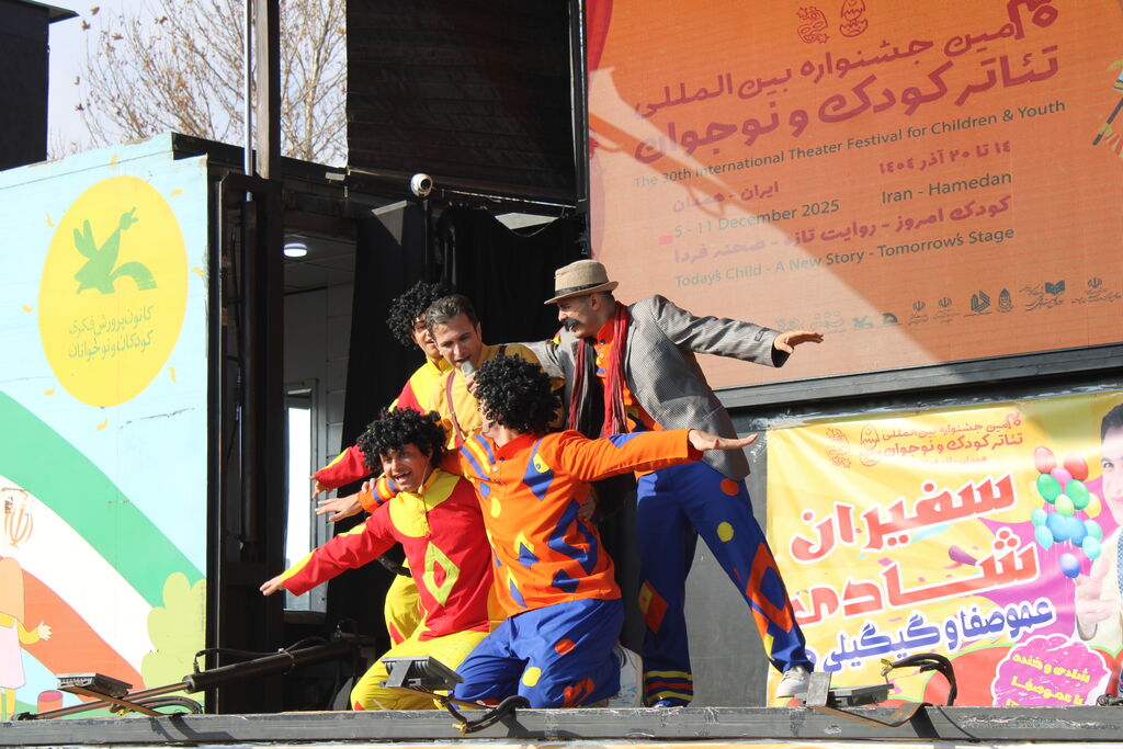 1377878 سنگ تمام کانون پرورش فکری همدان در ۳۰ امین جشنواره تئاتر کودک