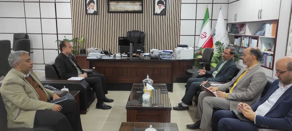 1378364-1 دیدار مدیر حراست کانون کشور با رئیس سازمان مدیریت و برنامهریزی استان