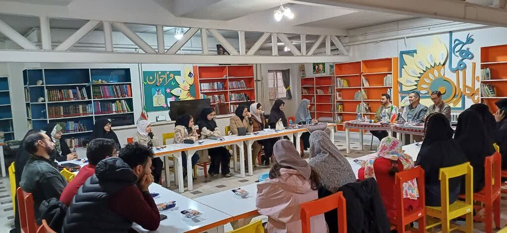 1378792 برگزاری چهارمین انجمن ادبی کانون استان با حضور حسین دهلوی، شاعر کشور