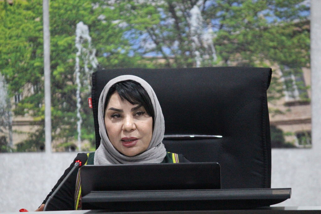 1378858 «یک شعر بی طاقت» در تبریز نقد شد