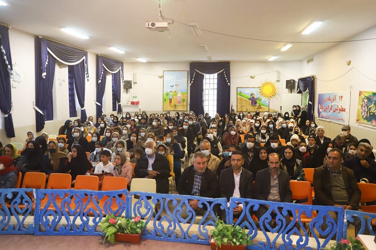1379512-1 ویژه برنامهی هفتهی توانخواهان به مناسبت میلاد حضرت زهرا(س) در کانون باغبادران برگزار گردید
