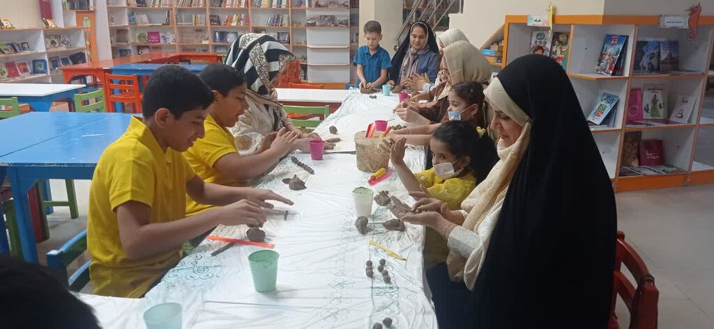 1379525-1 برگزاری گرامیداشت روز زن و مادر در مراکز کانون هرمزگان