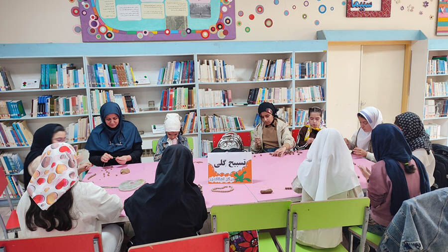 1379549-1 از جشن تا پویش تسبیح/ عطر میلاد حضرت زهرا(س) در کانون اردبیل پیچید