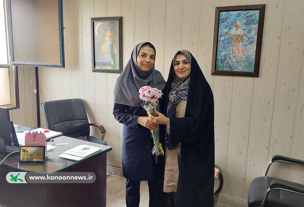 1379611 تقدیر مدیرکل کانون استان بوشهر از بانوان شاغل در کانون