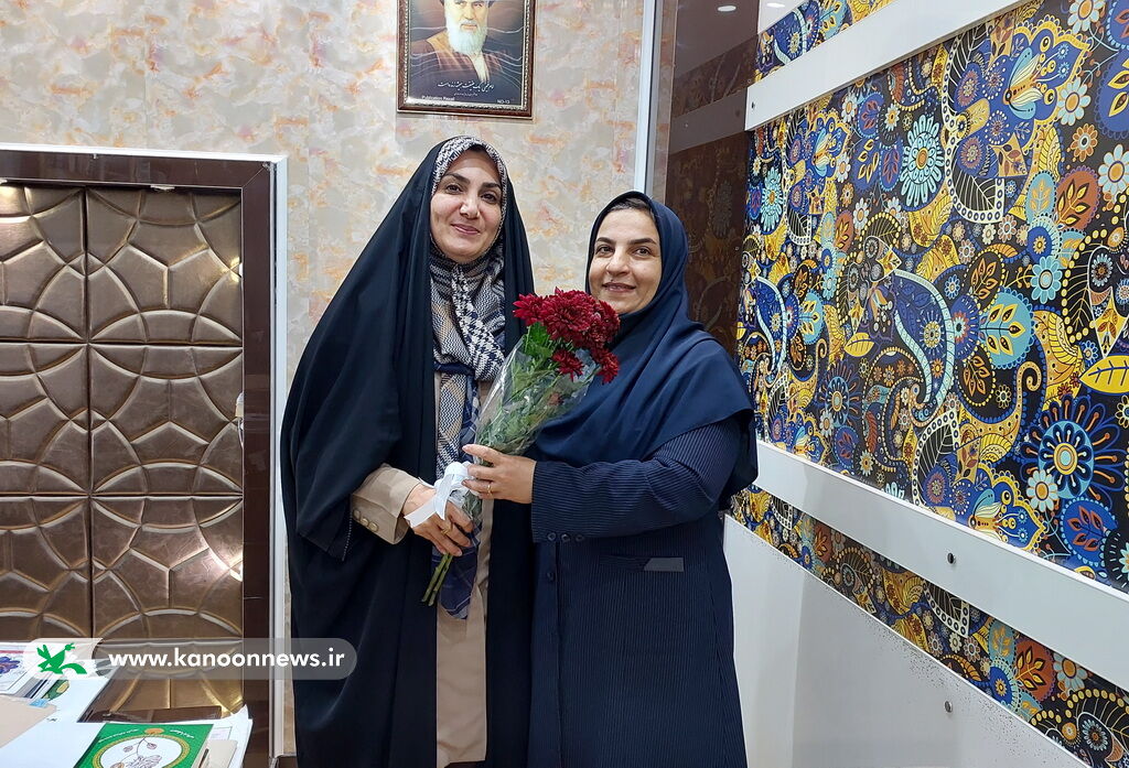1379615 تقدیر مدیرکل کانون استان بوشهر از بانوان شاغل در کانون