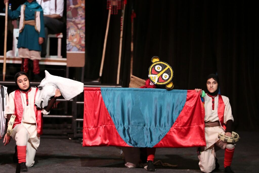 1379616 سنگ تمام کانون پرورش فکری همدان در ۳۰ امین جشنواره تئاتر کودک