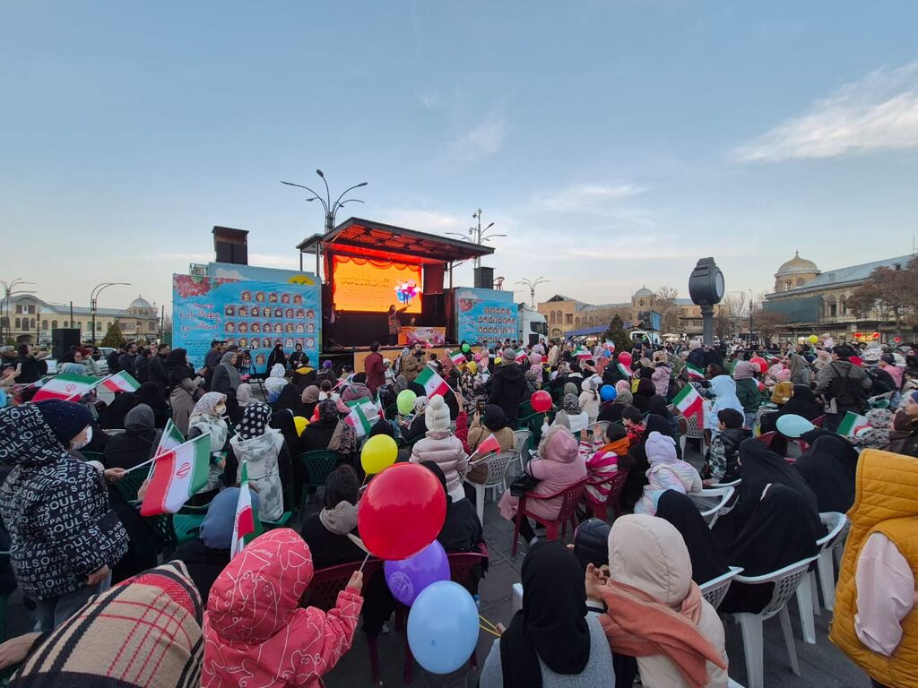 1379621 سنگ تمام کانون پرورش فکری همدان در ۳۰ امین جشنواره تئاتر کودک