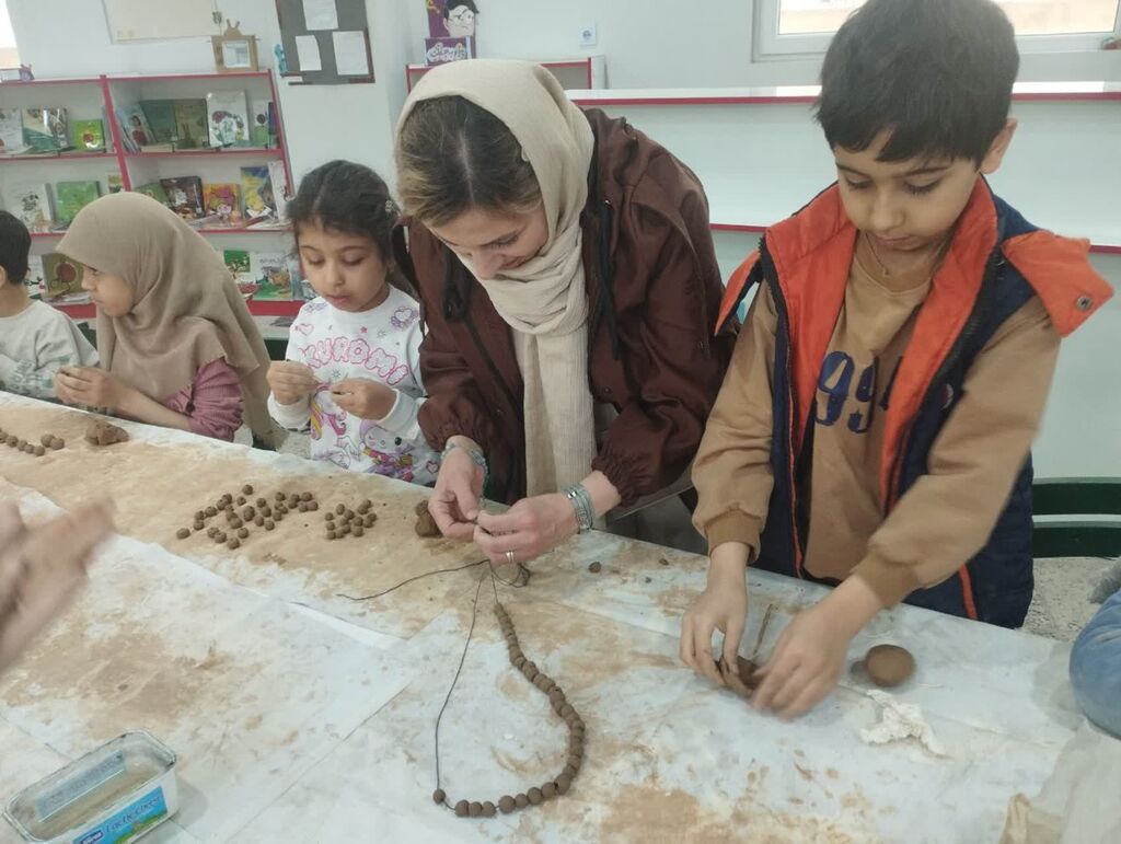 1379698 پویش ملی «تسبیح» با عطر ولادت حضرتزهرا(س) در مراکز کانون استان البرز