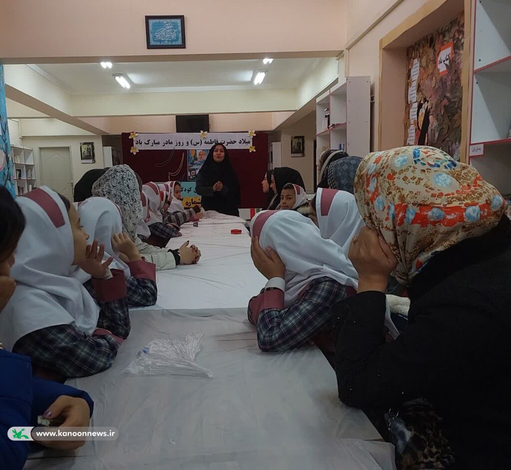 1379729 برگزاری ویژهبرنامه «ولادت حضرت فاطمه زهرا(س) و پویش تسبیح» در مرکز شماره ۲ کانون زنجان