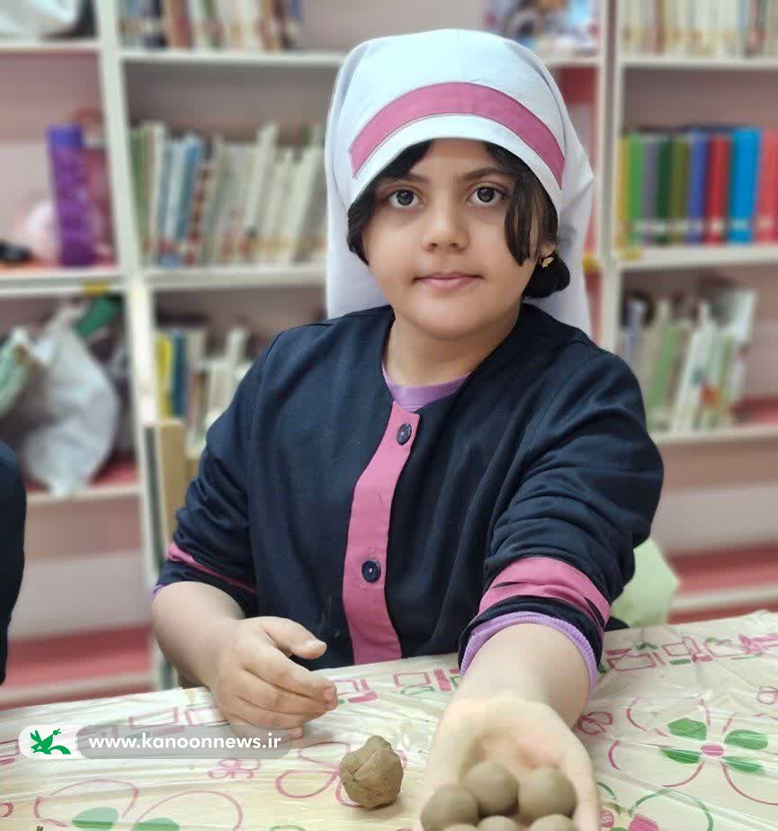 1379745 اجرای برنامههای فرهنگی و دینی ویژه میلاد حضرت فاطمه زهرا(س) و روز مادر در مرکز مجتمع کانون زنجان